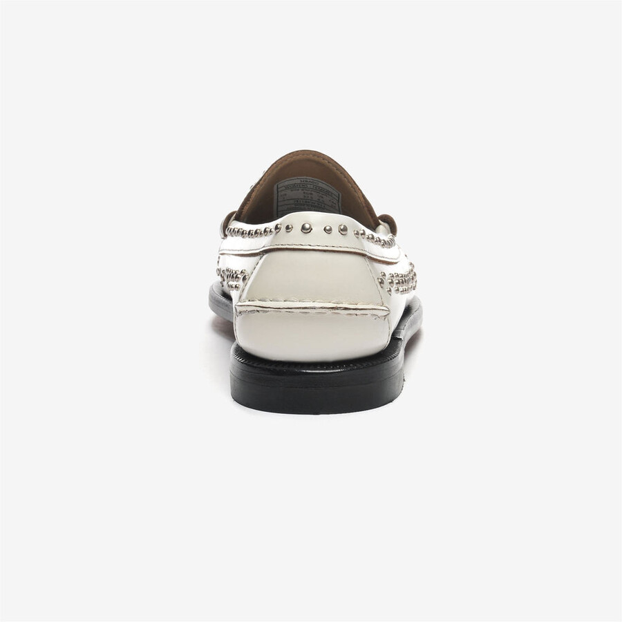 dan studs femme blanche