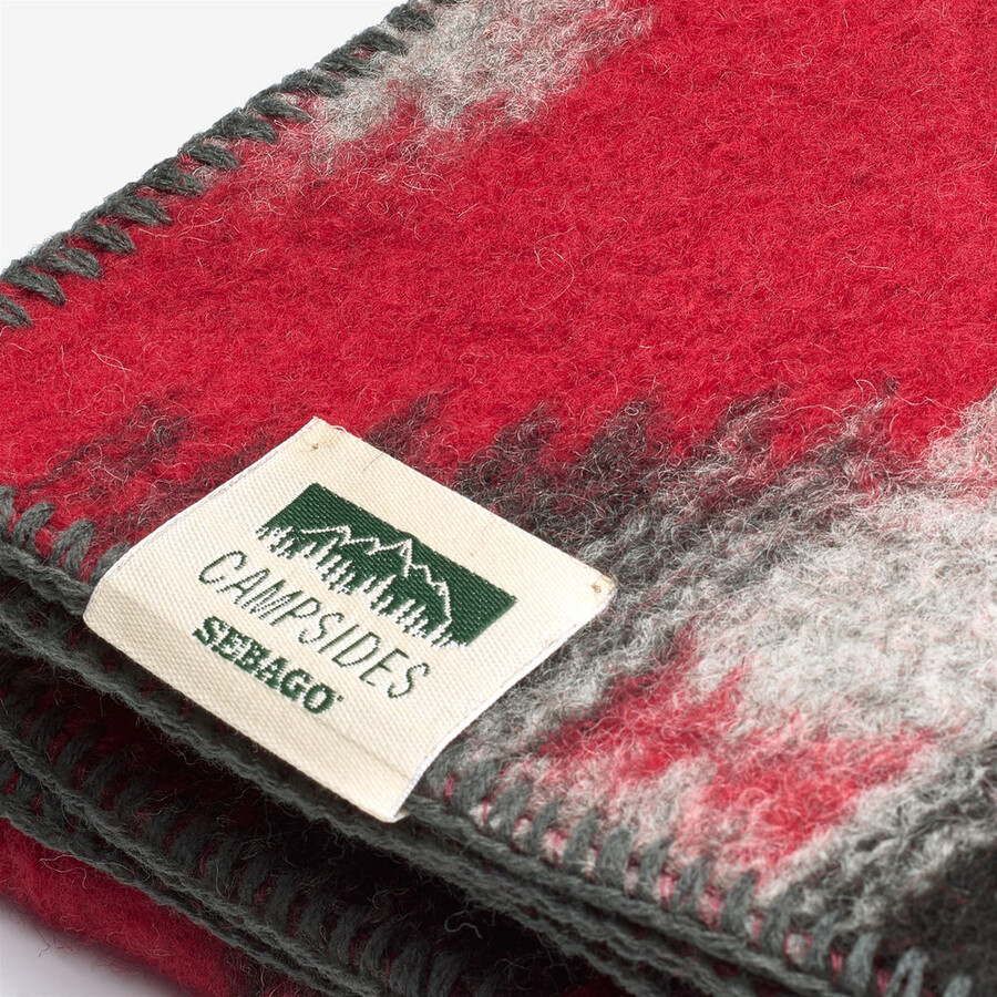 rouge-gris-noir cendre